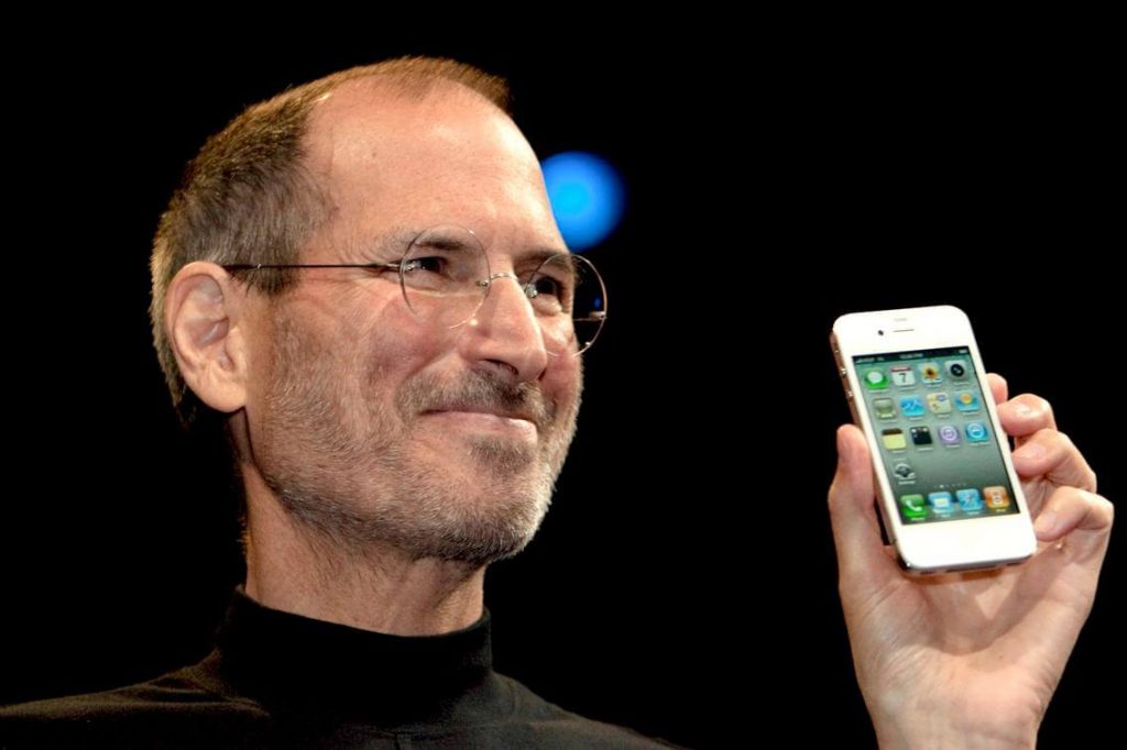 Стив Джобс представляет миру iPhone 4