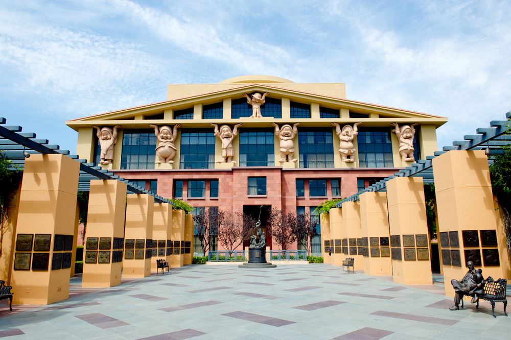 Студия Уолта Диснея в Бербанке, Калифорния, США, служит штаб-квартирой для медиа-конгломерата The Walt Disney Company.